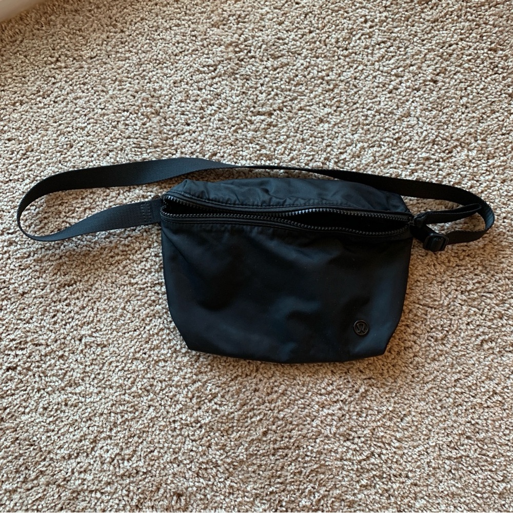 Lululemon Belt Bag Fanny Pack Black Adjustable Strap Multi Zipper Pockets